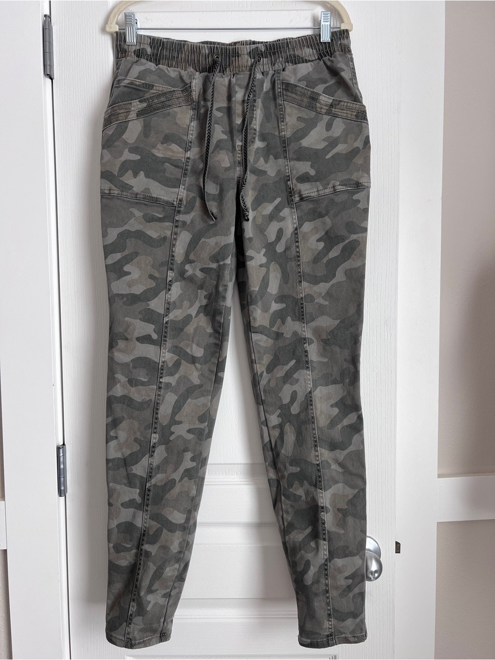 Maurices Weekender Camo Jogger Utility Pants - Size Medium